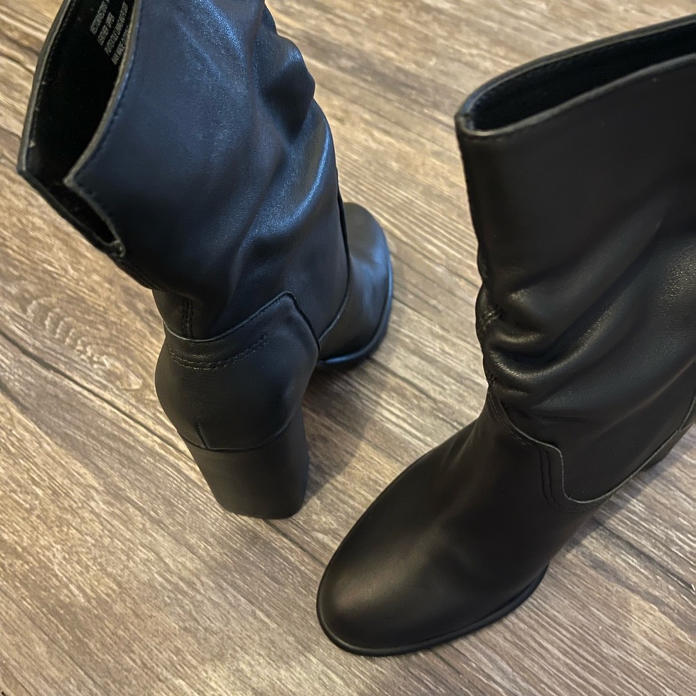 Michael Kors Black Heeled Boots Sleek Leather Design - Picture 2 of 4
